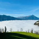 & In Interlaken Ξενοδοχείο Beatenberg